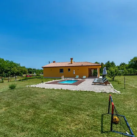 Maria, A Charming Near Labin Nedeščina